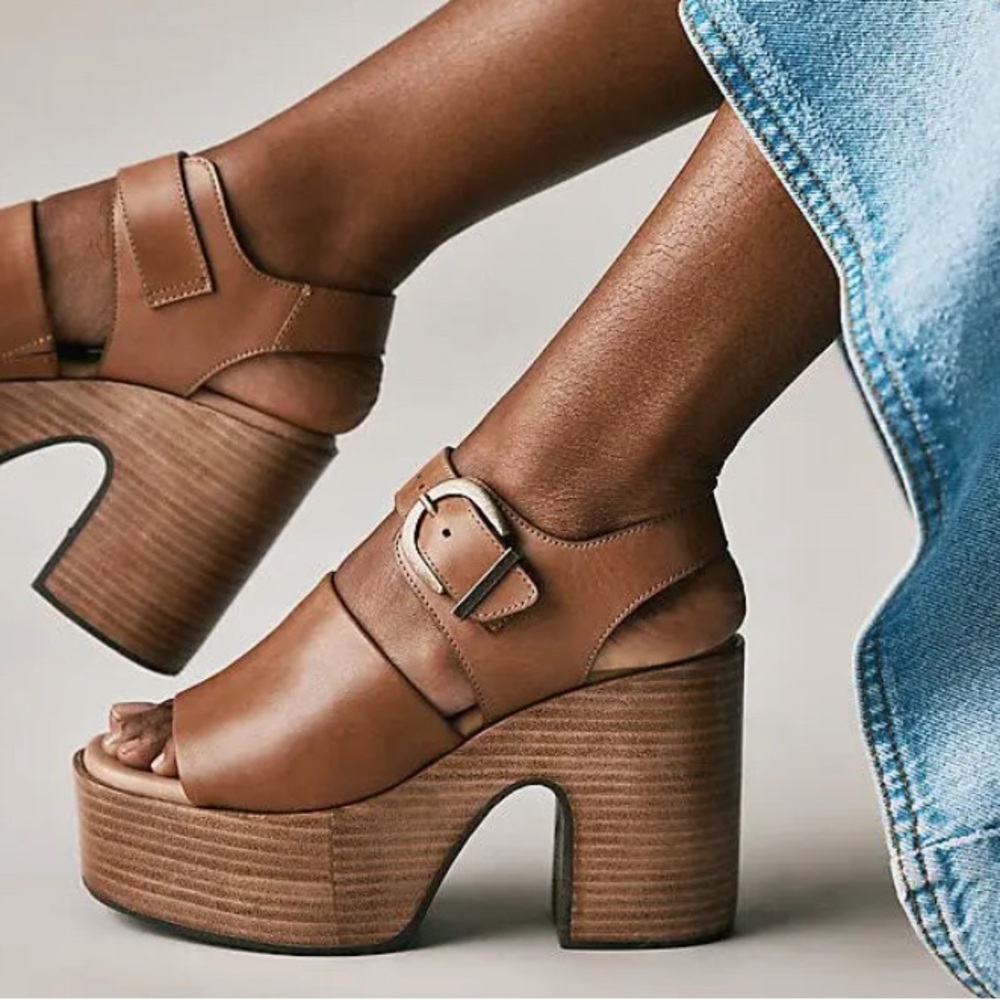 NWT Seychelles Brown Wedge Sandals - Picture 2 of 3